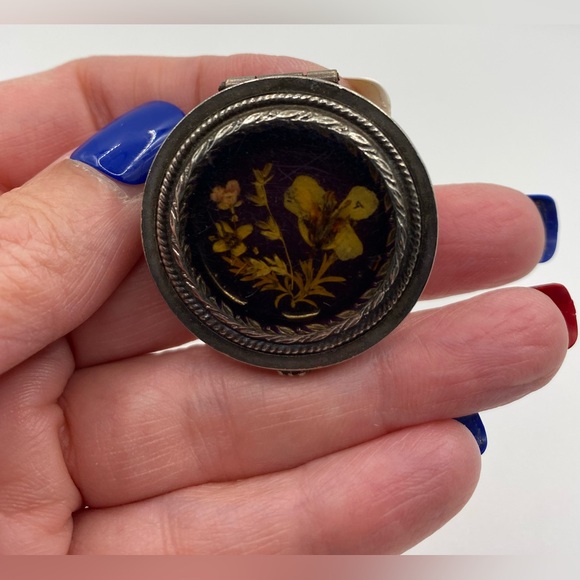 Silver Etched Dried Flower Hinged Trinket Box Vintage - Picture 1 of 14